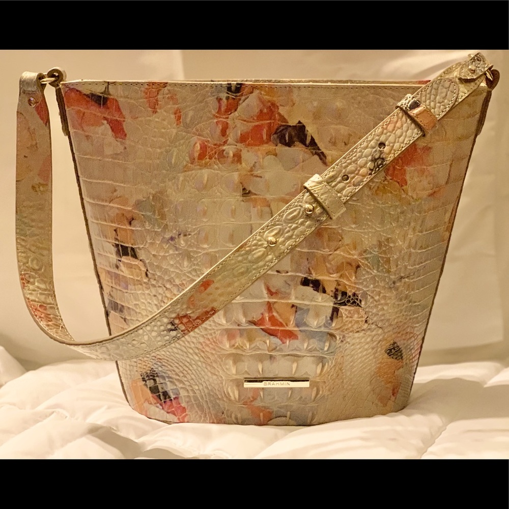 BRAHMIN QUINN BUCKET BAG OASIS MELBOURNE. Croc-embossed. Genuine leather.